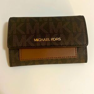 NWT Michael Kors Jet Set 2 in 1 wallet